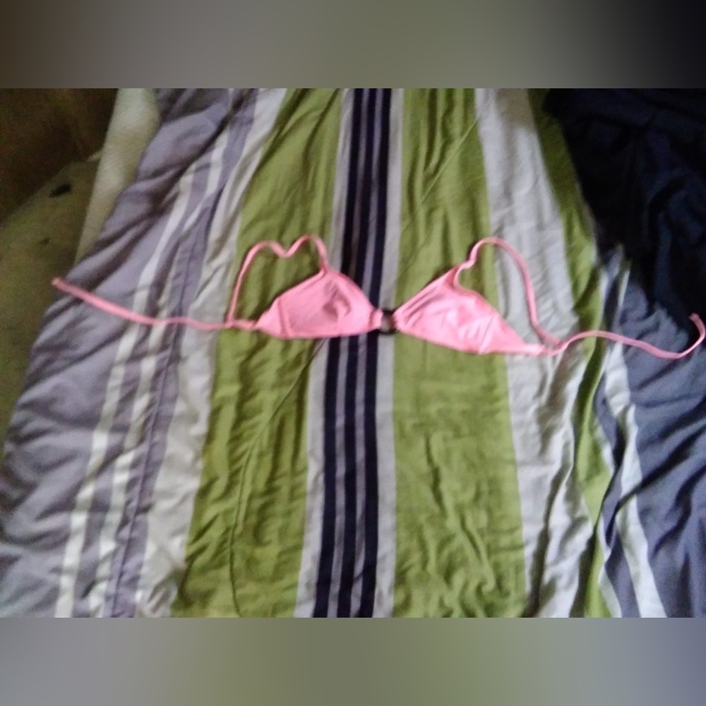 No boundaries bikini top, pink, size M (7-9)